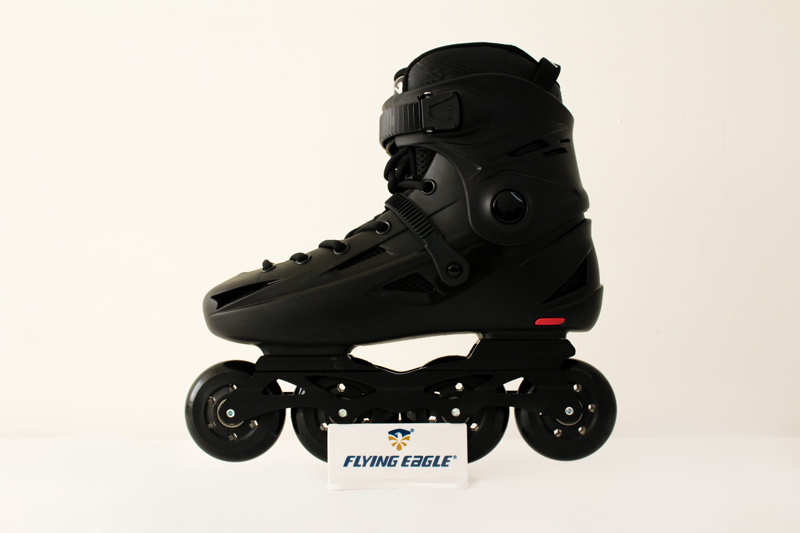 Protecciones Flying Eagle COBET ADULTOS – GolpeRoller — Patines en línea  Roller Urbanos